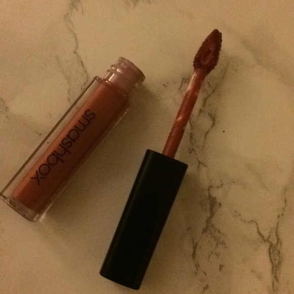 Trial size smashbox lipstick in drivers seat - Picture 2 of 5